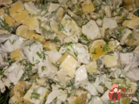 Курячий салат з маринованими грибами та сиром