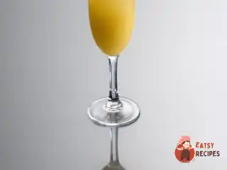 Коктейль "Касабланка" з яєчним лікером