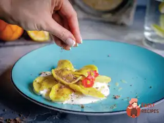 Жовті вареники з пряним бататом