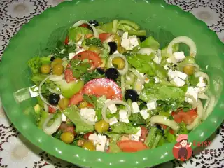 Грецький салат із сиром фетаксу