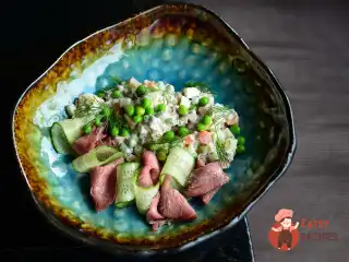 Олів'є з ростбіфом та свіжими огірками