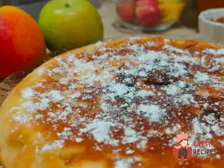 Шарлотка на сковороді