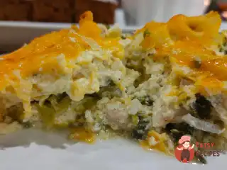 Куряча грудка, запечена з цвітною капустою та шпинатом