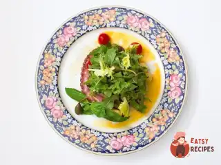 Теплий салат з картоплею та восьминогом