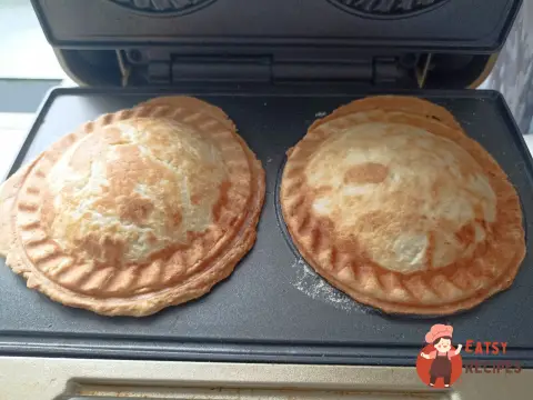 Пиріжки з яблуком у мультипекарі