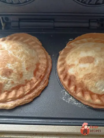 Пиріжки з яблуком у мультипекарі
