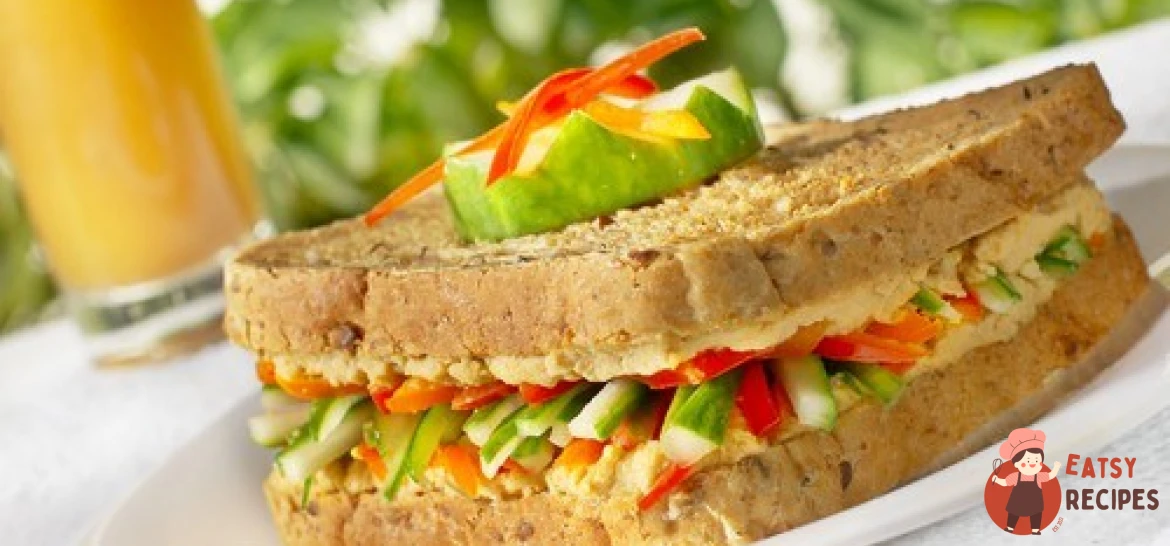 Сендвіч зі свіжими овочами та сиром