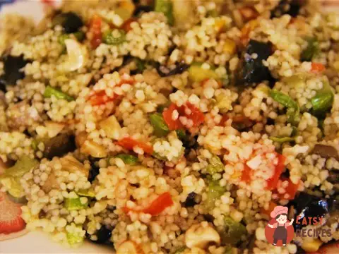 Кускус з овочами, апельсином та горіхами