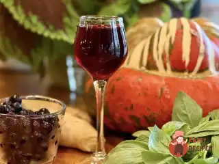 Настойка з горілки на брусниці з ялівцем