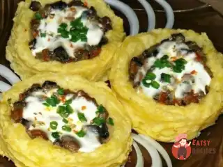 Картопляні гнізда з грибами