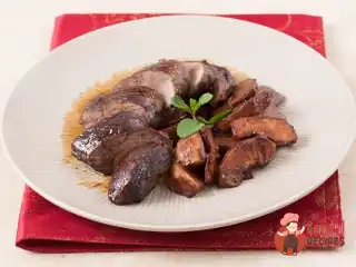 Качка у медовій карамелі з яблуками