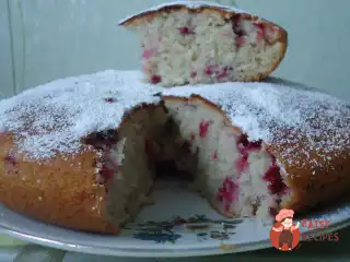 Манник з кефіром та брусницею
