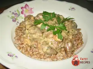 Курячі серця у сирно-йогуртовому соусі