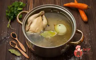 Домашня Курка В Цибульно-Яєчному Бульйоні