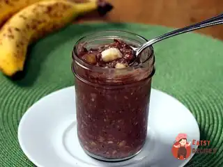 Вівсянка в банку з бананом і какао