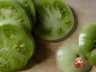 Маринований салат із зелених помідорів