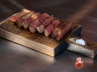 Стейк рибай на мангалі