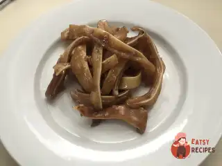 Закуска зі свинячих вух у мультиварці