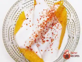 Манго з кокосовим кремом та перцем чилі