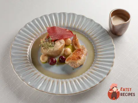 Купка курчати з коренем селери та буряковими чіпсами