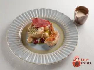 Купка курчати з коренем селери та буряковими чіпсами