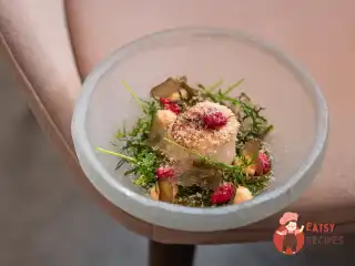 Гребінці з водоростями та суницею