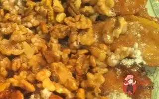 Яблучні Часточки В Карамелі З Горіхами