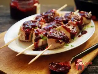 Індичачий шашлик з журавлинним соусом