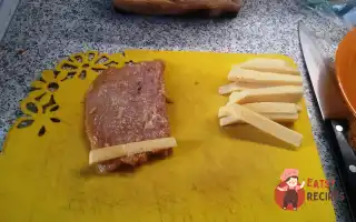 Курячі Рулетики З Сиром У Підливі