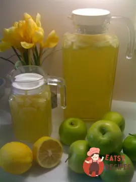 Яблучний напій з лимоном