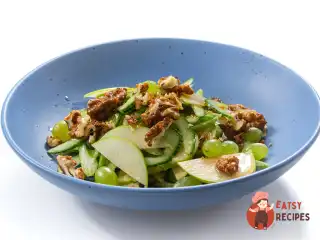 Салат з волоськими горіхами та селери