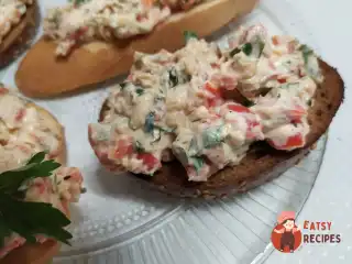 Ніжна закуска з рикотти із запеченими перцями та часником