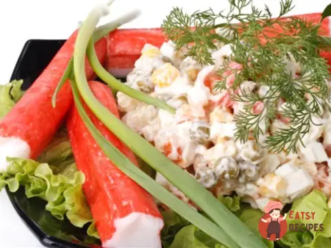 Крабовий салат з кукурудзою та зеленим горошком