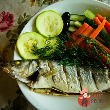Сибас, запечений з чебрецем і розмарином