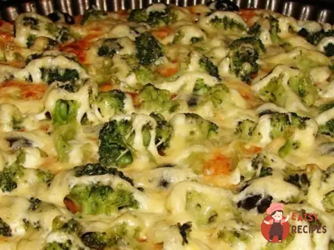 Піца з маслинами, каперсами та броколі