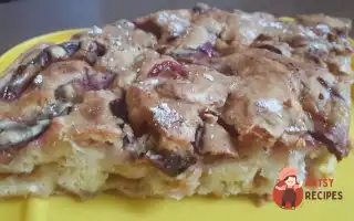 Шарлотка З Яблуками Та Сливою