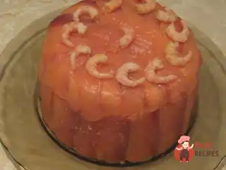 Салат-торт із морепродуктів