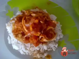 Кальмари у томатному соусі