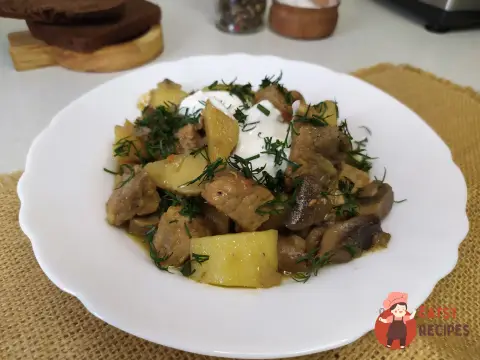 Жарке зі свининою та грибами