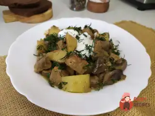 Жарке зі свининою та грибами