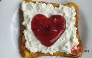 Грінки З Рікотою Та Журавлиновим Джемом