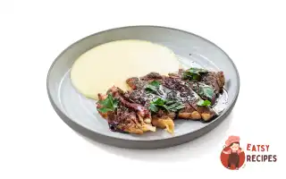 Стейк Стриплойн Із Сирним Пюре Та Соусом Порто