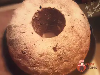 Шоколадний кекс з яблуками та червоною смородиною