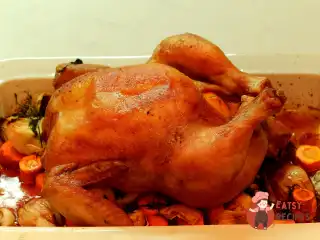 Курка запечена з лимоном та травами