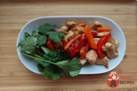 Куряче філе з овочами