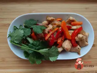 Куряче філе з овочами