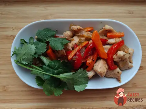 Куряче філе з овочами
