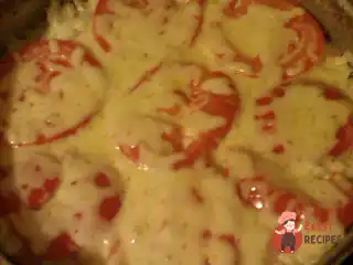 Рисова запіканка з ковбасою та сиром