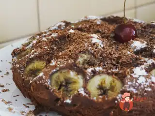 Шоколадна шарлотка з бананами в мультиварці