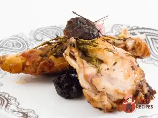 Кролик із чорносливом